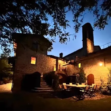 Borgo Spescia -la Bizantino- Piscina Parco Relax בית הארחה